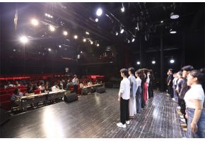 农村操妇女的逼高三年级表演专业举行阶段考试